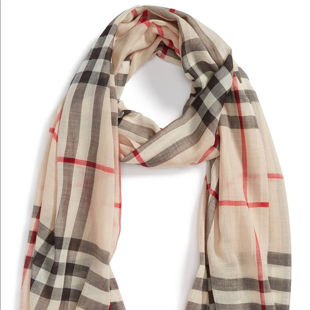 🔥🔥 PRICE DROP Classic Burberry Scarf